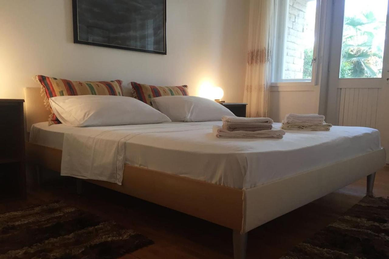 Domic ,Two Bedrooms Whit Large Terrace Njivice Exteriör bild